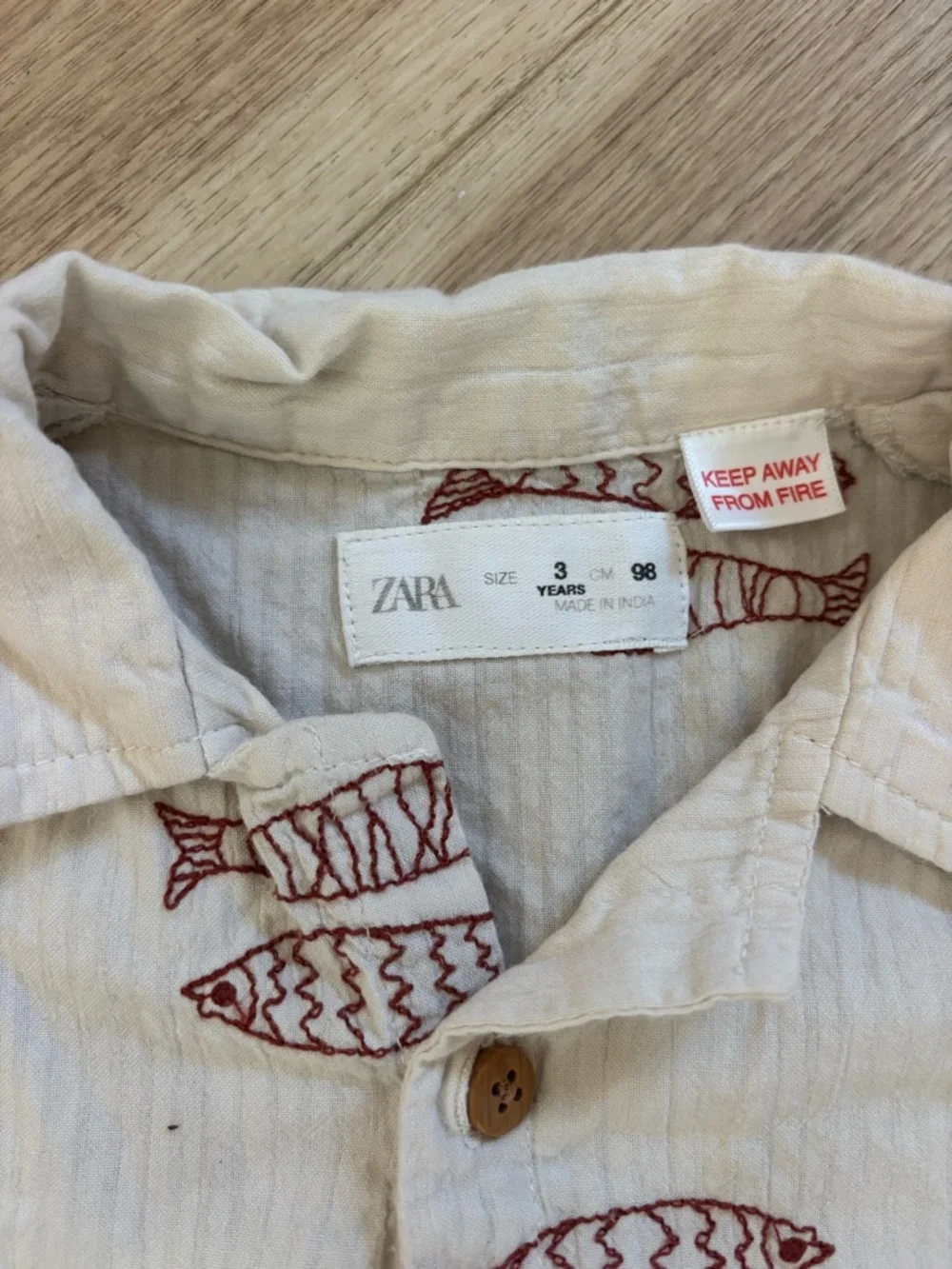 Zara Kids Cream Button-Front Shirt with Red Fish Print - Picture 2 of 3